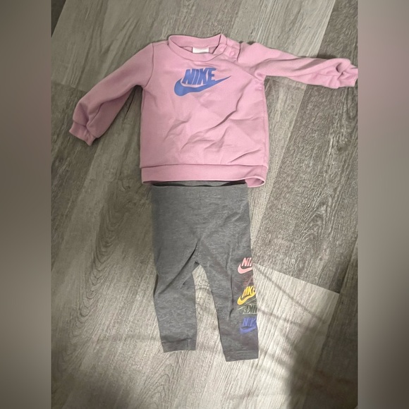 Nike Outfit - Picture 1 of 2